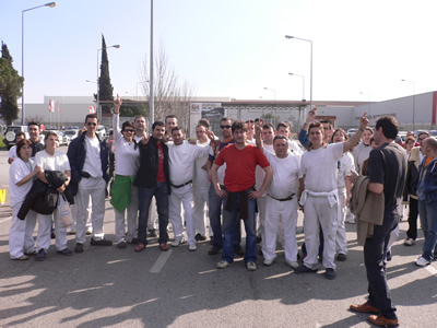 Concentració treballadors/es de SAS davant les portes de SEAT Martorell