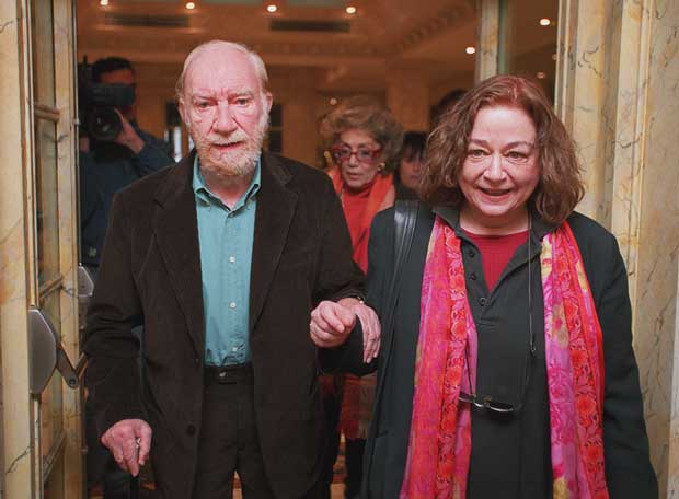 Fernando Fernán Gómez amb la seva companya, també llibertària, Enma Cohen