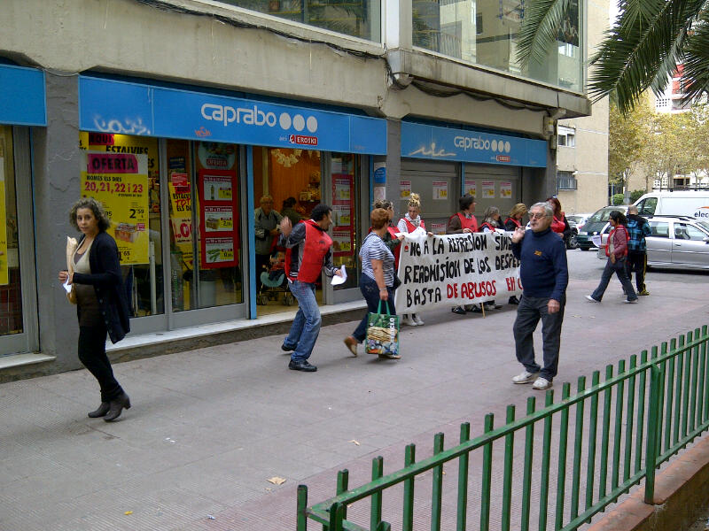 Concentració al Caprabo de l'avinguda de la marina a L'Hospitalet de Llobregat
