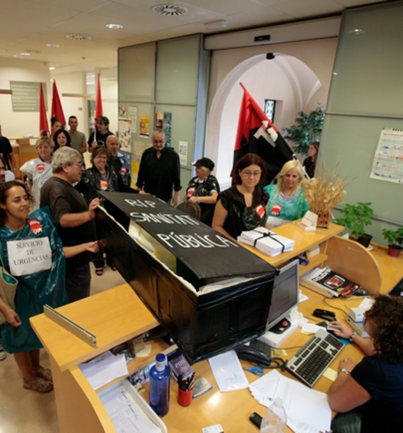 Entrega de les signatures a Salut