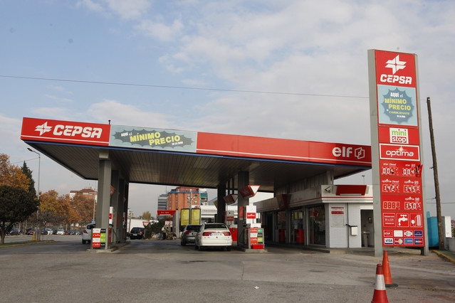 una-gasolinera-cepsa-mollet-del-valles-1423240481957.jpg